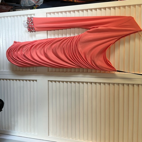 Formal dress - Picture 1 of 4